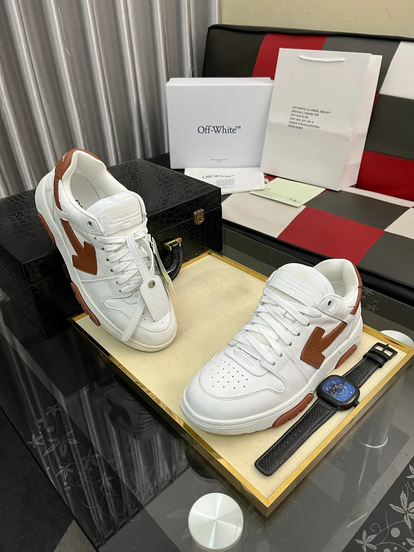 Men's shoes 💰600⌚️⌚️ OFF-White C/O VirGil Abloh fashionable and versatile casual shoes. Exclusive first release of the new model. Made of environmentally friendly cowhide leather and mesh fabric upper material. The insole is embedded with foam cushioning EVA material. The correct midsole is equipped with EVA lightweight cushioning. External tooth nail rubber outsole. The correct accessories can be customized simultaneously. Women's model: 35-40 Men's model: 39-45